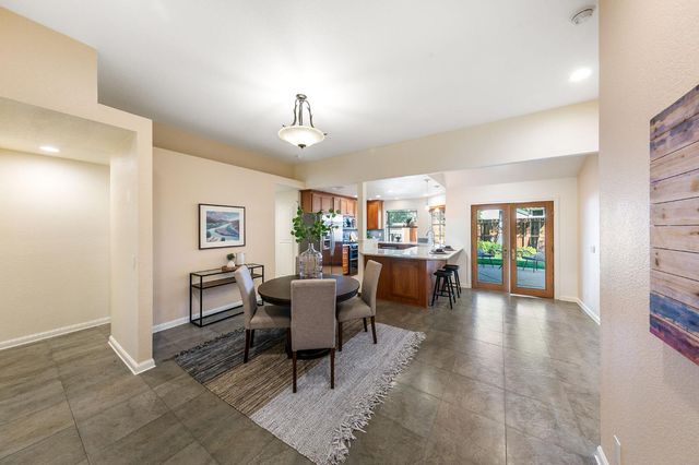 2216 La Mesa Ct, Davis, CA 95618