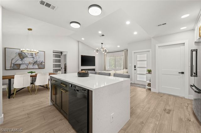 133 Wickliffe DR, Naples, FL 34110