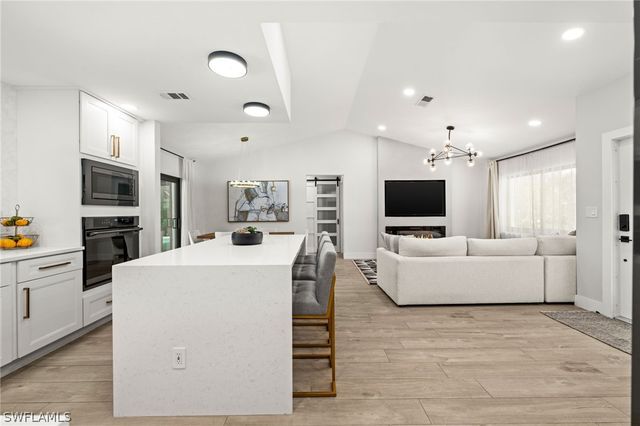 133 Wickliffe DR, Naples, FL 34110