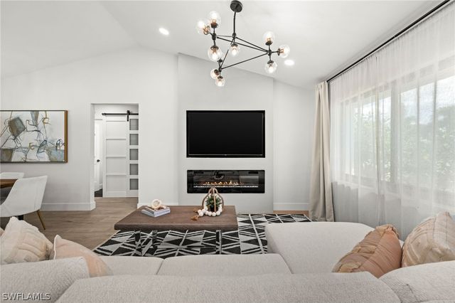 133 Wickliffe DR, Naples, FL 34110