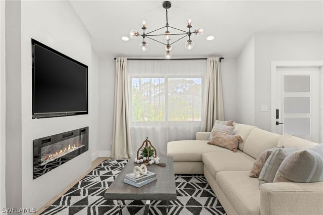 133 Wickliffe DR, Naples, FL 34110