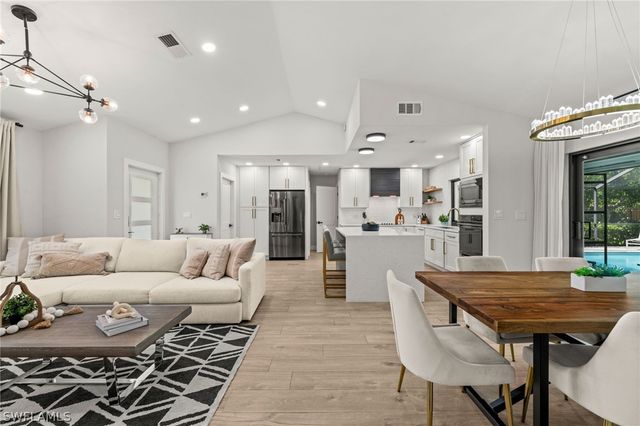 133 Wickliffe DR, Naples, FL 34110