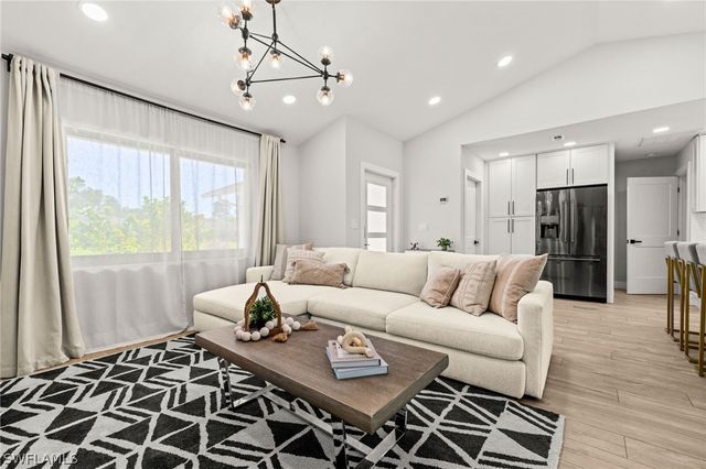 133 Wickliffe DR, Naples, FL 34110