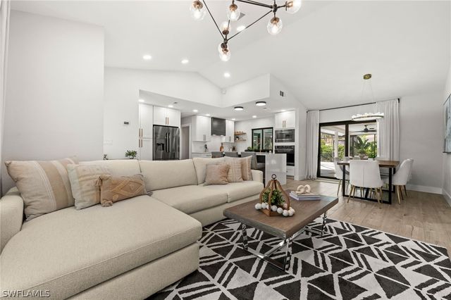 133 Wickliffe DR, Naples, FL 34110