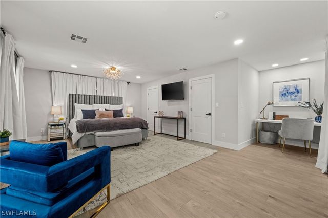 133 Wickliffe DR, Naples, FL 34110