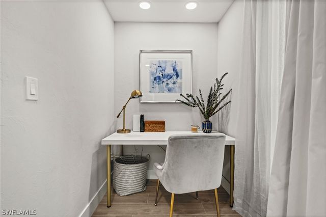 133 Wickliffe DR, Naples, FL 34110