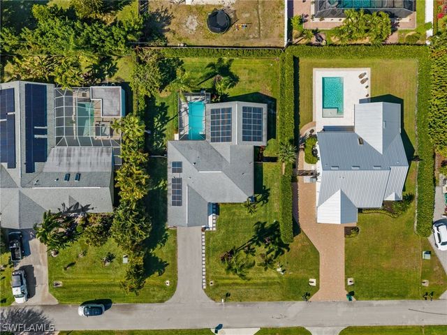 133 Wickliffe DR, Naples, FL 34110