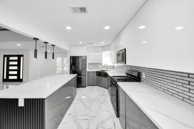 2715 Rolling Glen Drive, Spring, TX 77373