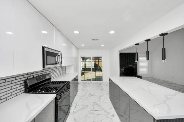 2715 Rolling Glen Drive, Spring, TX 77373