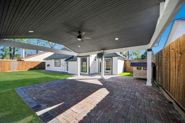 2715 Rolling Glen Drive, Spring, TX 77373