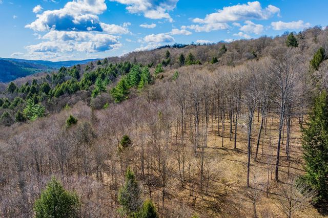 334 Log Cabin Drive, Pomfret, VT 05067