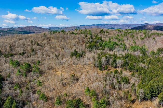 334 Log Cabin Drive, Pomfret, VT 05067