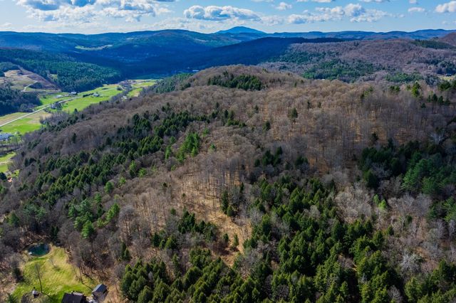 334 Log Cabin Drive, Pomfret, VT 05067