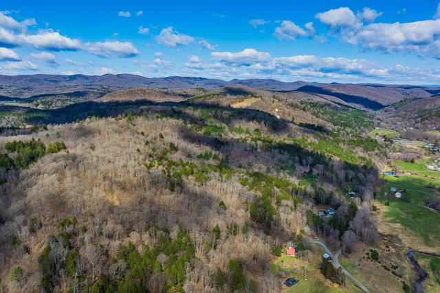 334 Log Cabin Drive, Pomfret, VT 05067