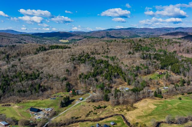 334 Log Cabin Drive, Pomfret, VT 05067