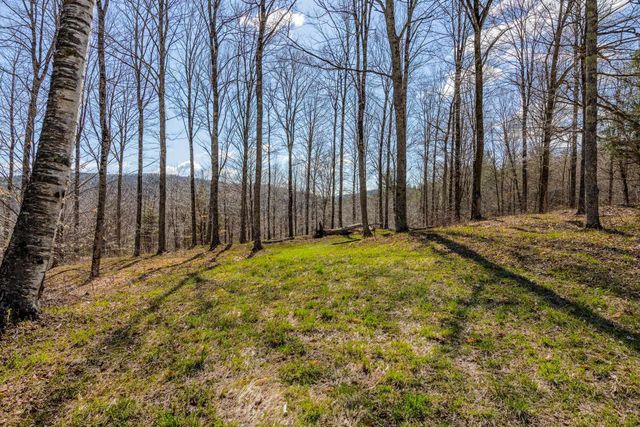 334 Log Cabin Drive, Pomfret, VT 05067