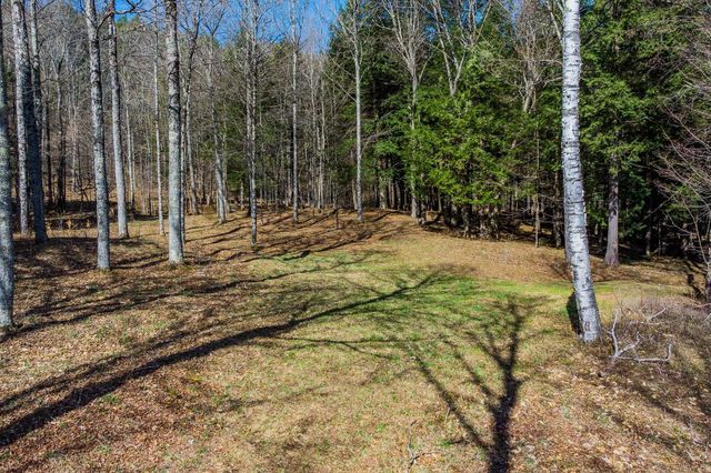 334 Log Cabin Drive, Pomfret, VT 05067