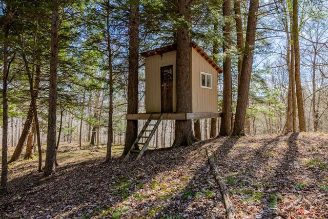 334 Log Cabin Drive, Pomfret, VT 05067