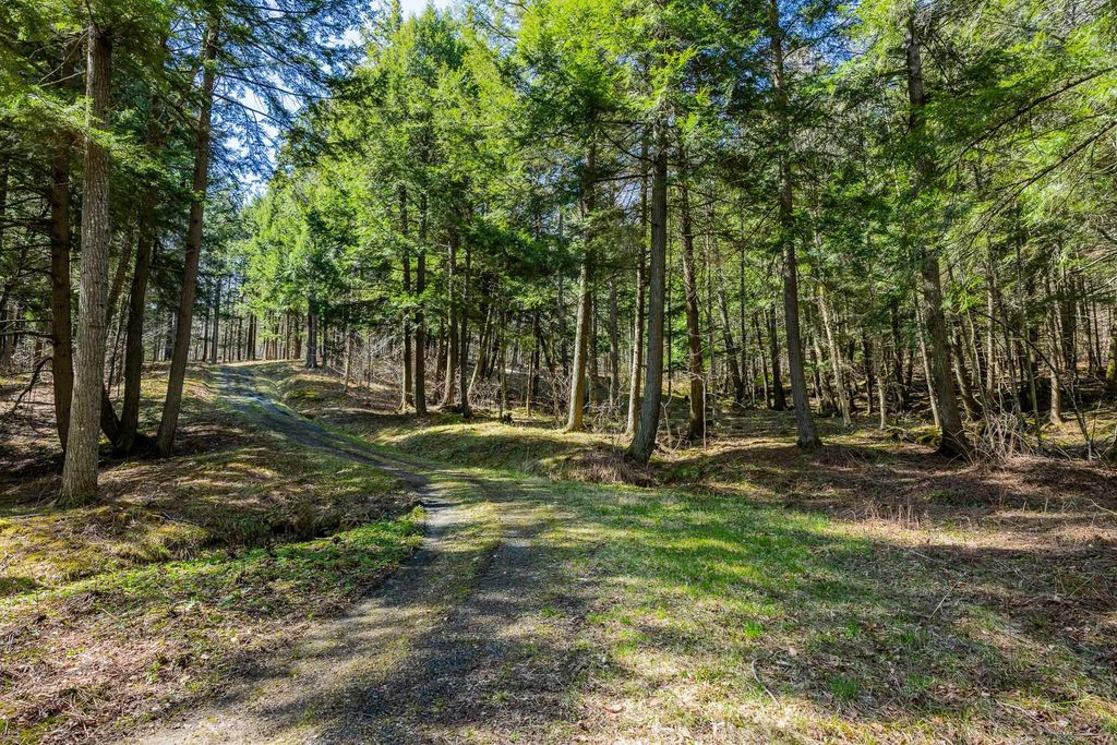 334 Log Cabin Drive, Pomfret, VT 05067