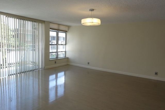 50 Park St 47, Brookline, MA 02446