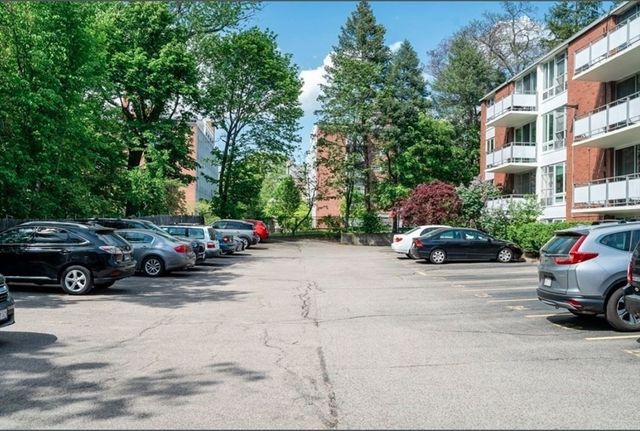 50 Park St 47, Brookline, MA 02446