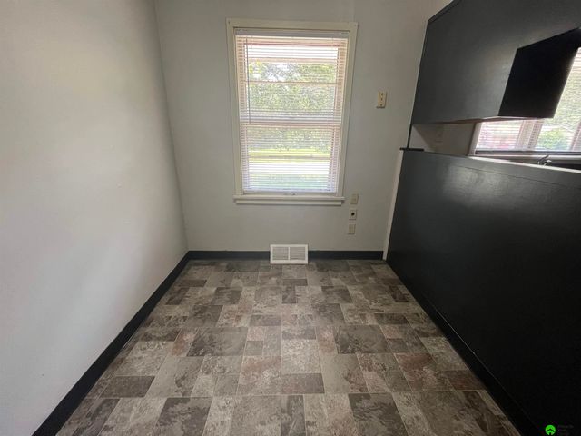 5200 W Craw Street, Lincoln, NE 68524