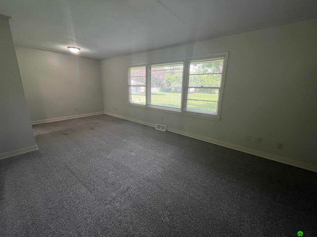 5200 W Craw Street, Lincoln, NE 68524