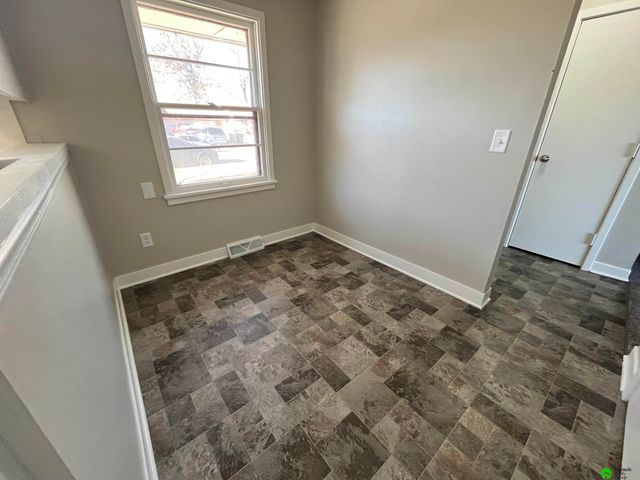 5200 W Craw Street, Lincoln, NE 68524