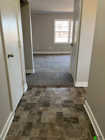 5200 W Craw Street, Lincoln, NE 68524