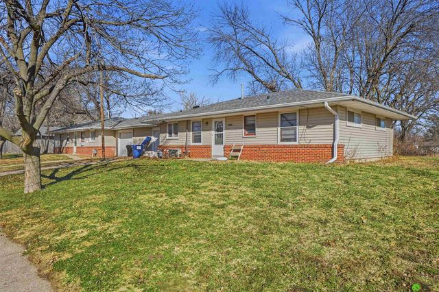 5200 W Craw Street, Lincoln, NE 68524