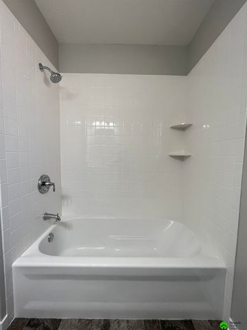 5200 W Craw Street, Lincoln, NE 68524