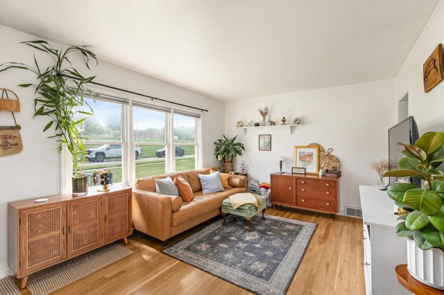 1232 60th Street, Des Moines, IA 50311