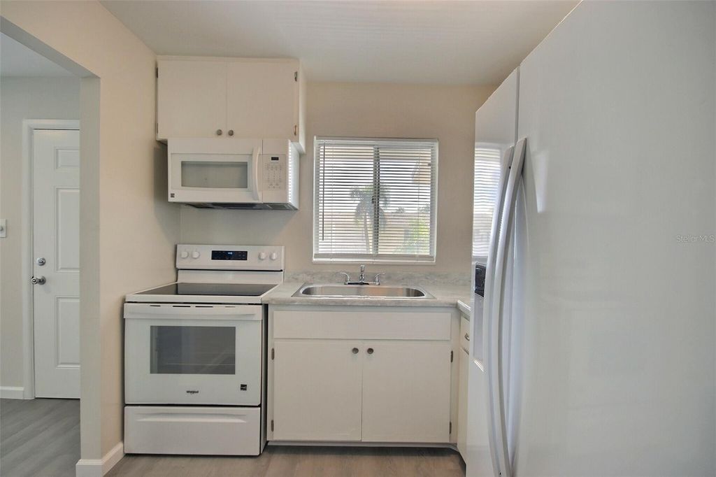 Image 6 of property listing at 1631 LEISURE DRIVE M36, Bradenton, FL 34207