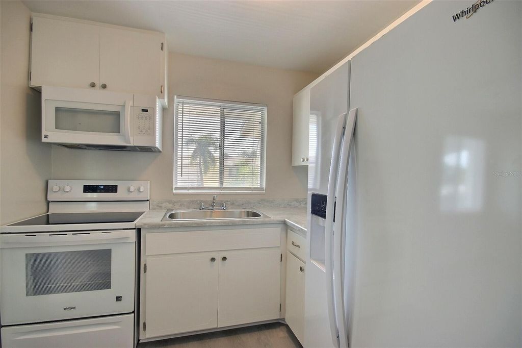 Image 7 of property listing at 1631 LEISURE DRIVE M36, Bradenton, FL 34207