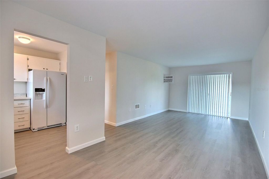 Image 8 of property listing at 1631 LEISURE DRIVE M36, Bradenton, FL 34207