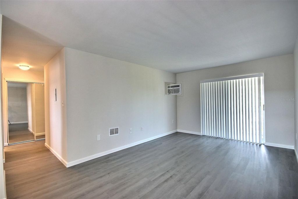 Image 10 of property listing at 1631 LEISURE DRIVE M36, Bradenton, FL 34207