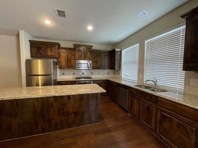 2650 Venice Drive 4, Grand Prairie, TX 75054