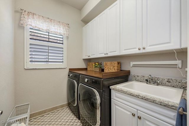 13422 Silktail DR, Naples, FL 34109