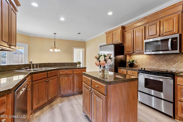 326 Lasalle Court, Flowood, MS 39232