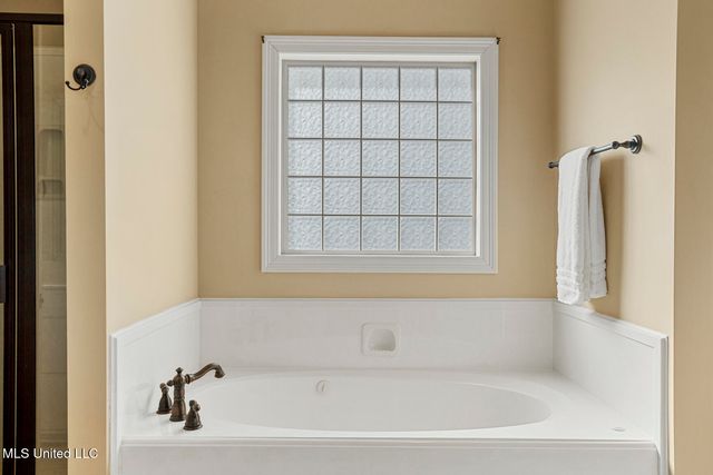 326 Lasalle Court, Flowood, MS 39232