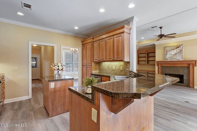 326 Lasalle Court, Flowood, MS 39232