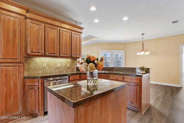 326 Lasalle Court, Flowood, MS 39232