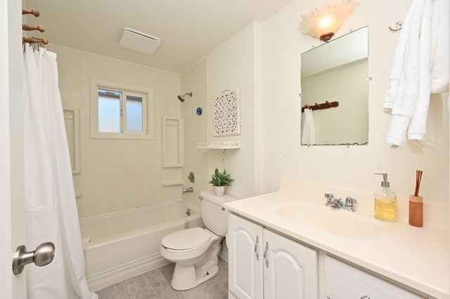 6502 27th Avenue NE, Seattle, WA 98115