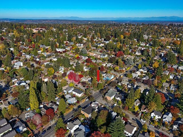 6502 27th Avenue NE, Seattle, WA 98115