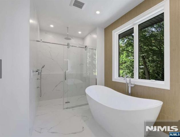 8 Ann Street, Old Tappan, NJ 07675