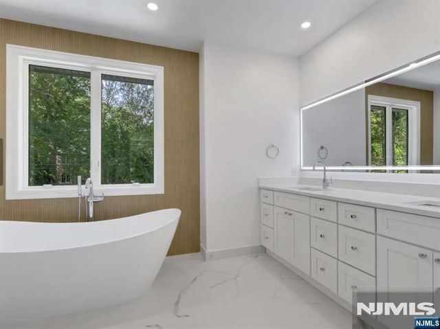 8 Ann Street, Old Tappan, NJ 07675