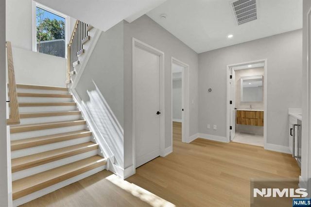 8 Ann Street, Old Tappan, NJ 07675