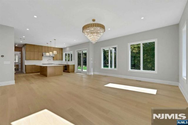 8 Ann Street, Old Tappan, NJ 07675