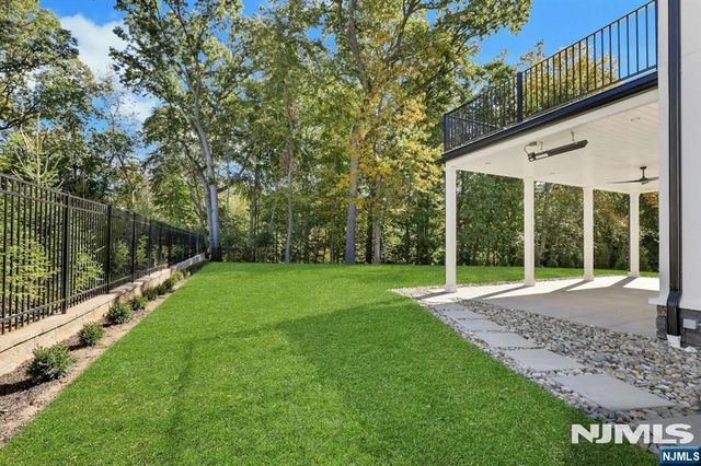 8 Ann Street, Old Tappan, NJ 07675