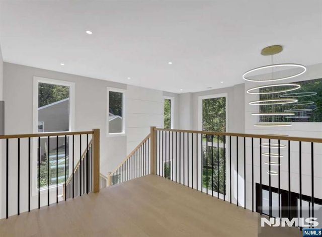 8 Ann Street, Old Tappan, NJ 07675